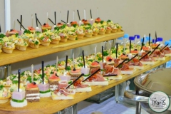 Кофе-брейк с закусками для семинара от выездного кейтеринг ресторана «Yaris Catering»10